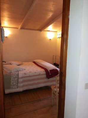 3 bedrooms, in-room safe, WiFi, bed sheets