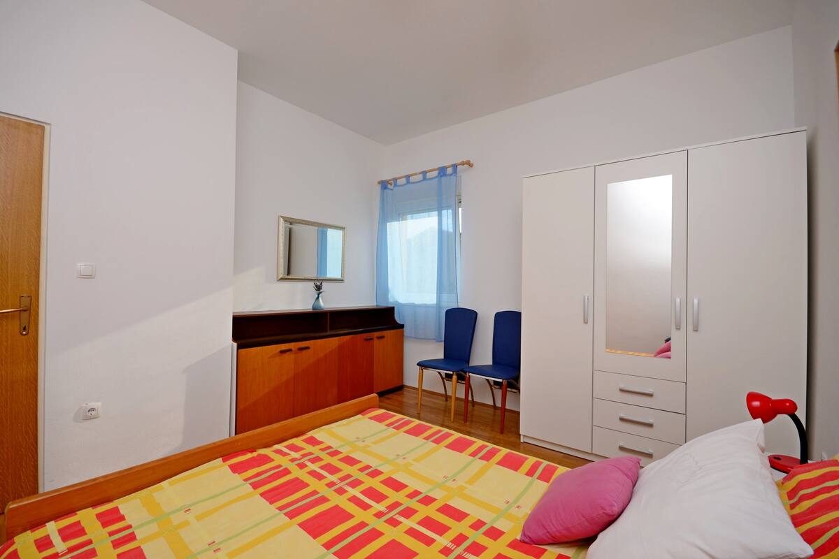 Appartamento familiare, 1 camera da letto, vista mare | Tende oscuranti, insonorizzazione, ferro/asse da stiro, Wi-Fi gratuito