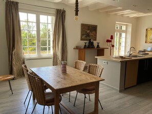 Dining - Luxury House on the Chateau des Ormeaux's park. (Nazelles-Négron)