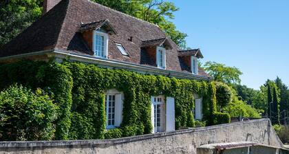 Luxury House on the Chateau des Ormeaux's park.