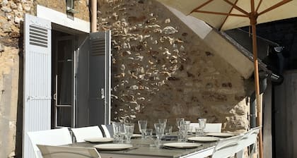 Roseland 3* Vacation Rental for 8 People Between Paris and Rouen, Thoiry, Giverny, and Versailles