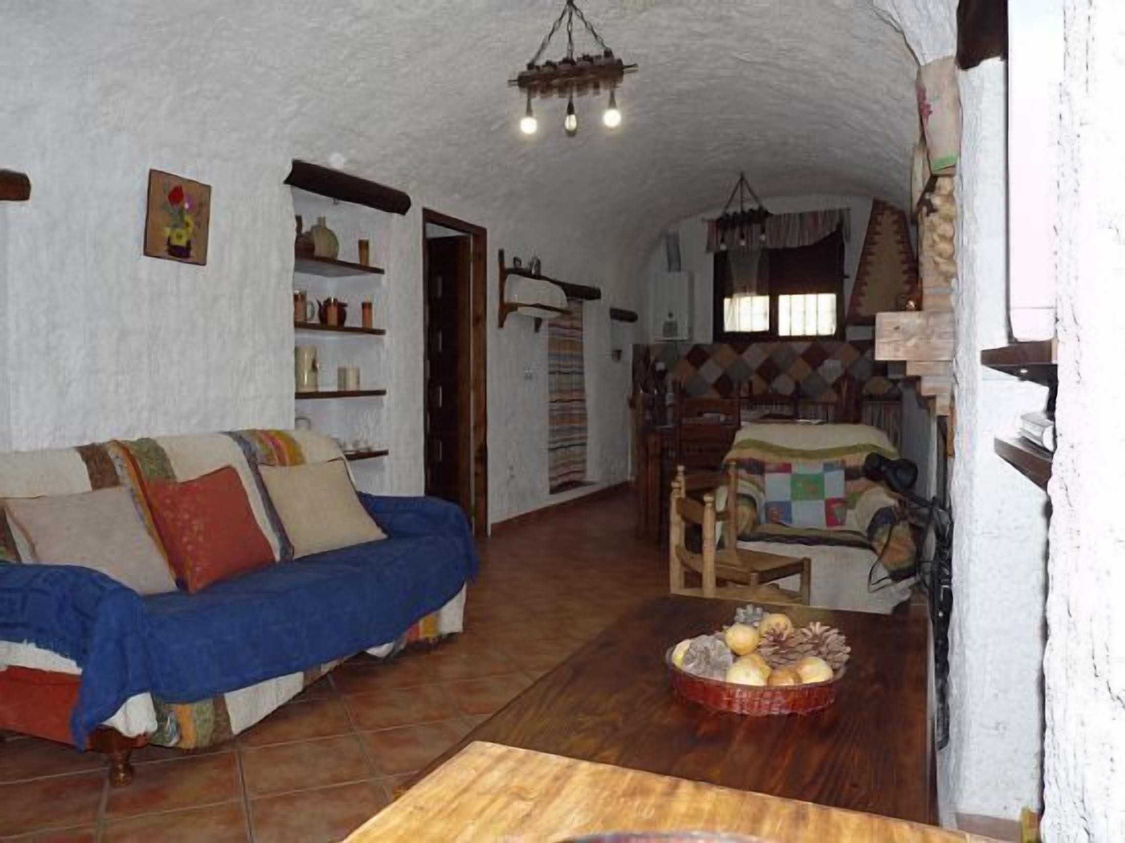 Self catering Cueva El Monterón for 7 people