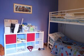 3 Schlafzimmer, Schreibtisch, Bettwäsche