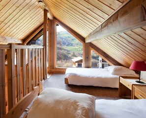 4 bedrooms, iron/ironing board, travel crib, free WiFi