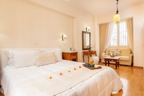 3 chambres, fer et planche à repasser, lit de bébé portatif