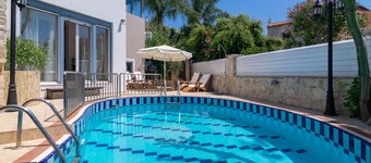 Villa Nefeli – Private Pool Villa with Sea Views in Loutra, Crete