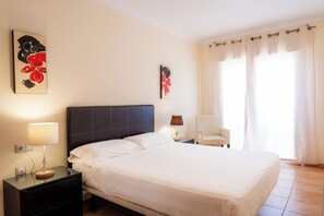 2 slaapkamers, een strijkplank/strijkijzer, internet, beddengoed