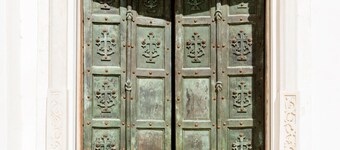 A stone's throw from the sea ..