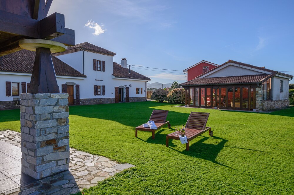 Rural apartment Casona de Llanorrozo for 6 people