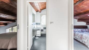 2 habitaciones, tabla de planchar con plancha, wifi y ropa de cama