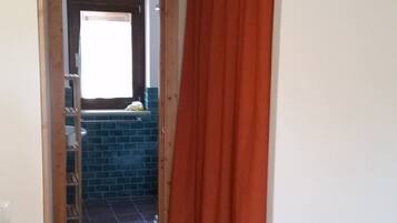 3 bedrooms, iron/ironing board