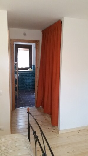 3 chambres, fer et planche Ă repasser