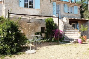 Outdoor dining - Splendid 17th century Provencal Bastide in Saint Paul de Vence (Saint-Paul-De-Vence)