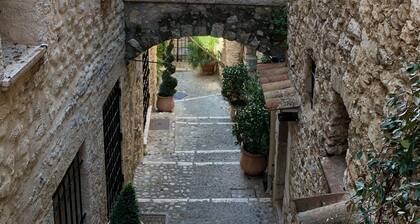 Splendid 17th century Provencal Bastide in Saint Paul de Vence