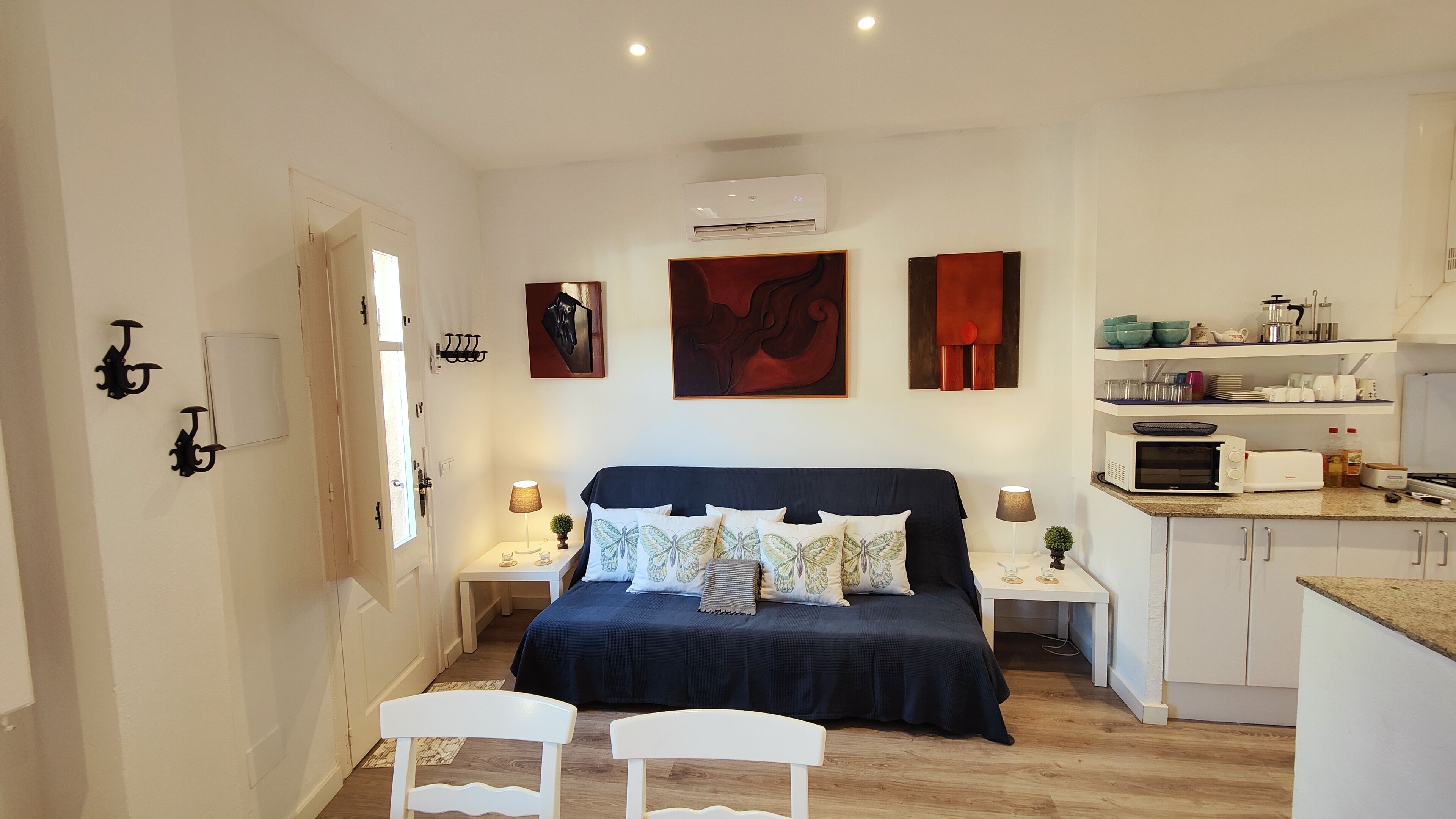 House with terrace and garden at 30 meters from the sand beach of la Fosca.