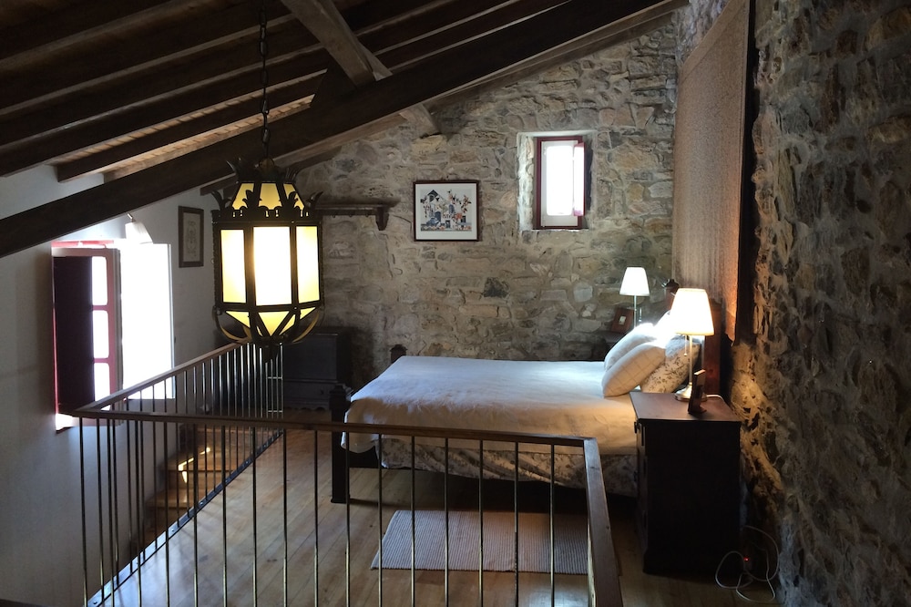 Charming house inside walls of Óbidos