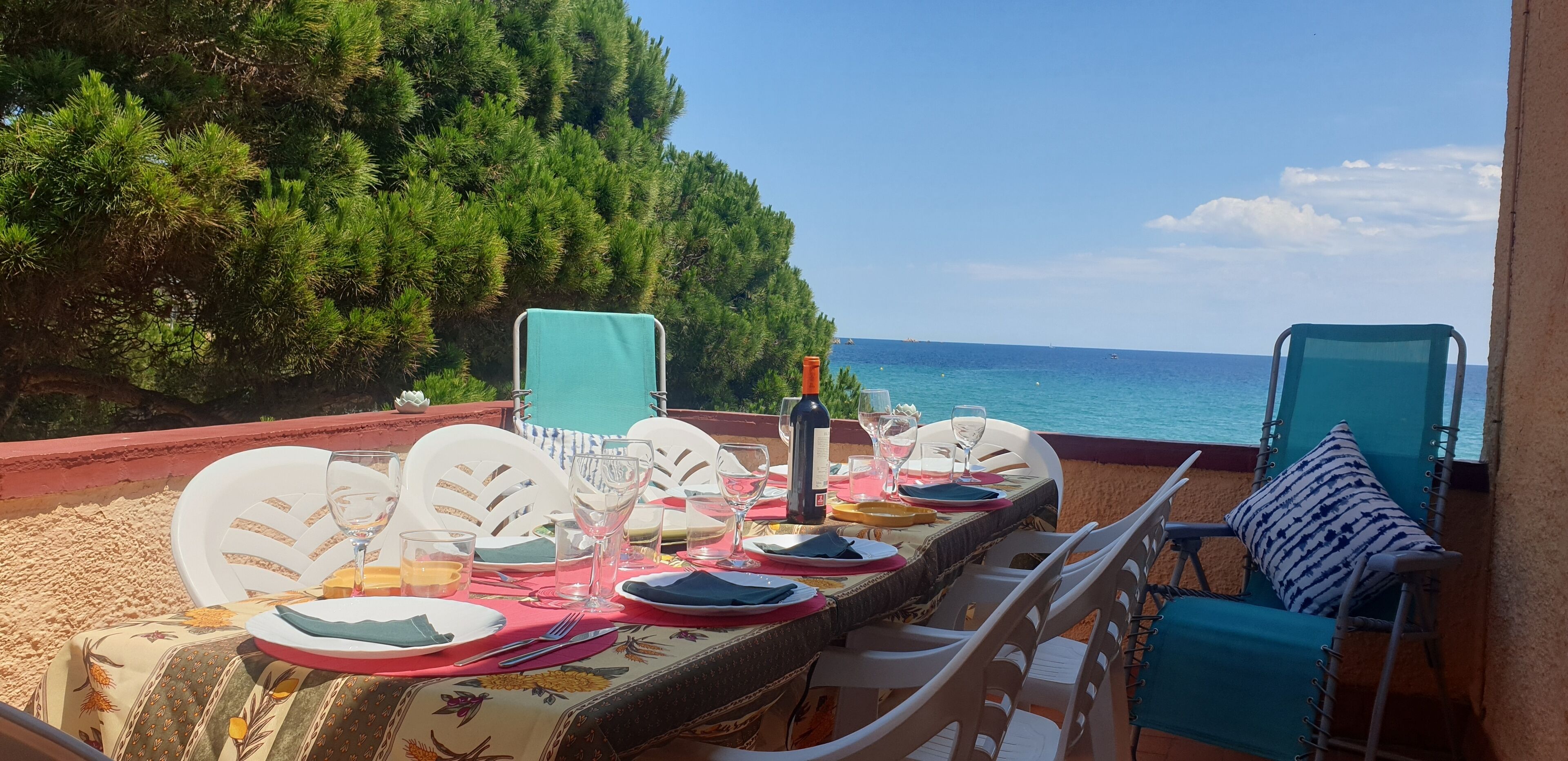 Apartment with garden at 11 meters from the sand beach of la Fosca.