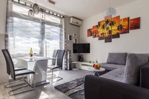 객실 내 식사 공간