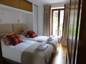 3 bedrooms, iron/ironing board, free WiFi, bed sheets - Beautiful apartment in the centre of Argentiere, Chamonix . Maison Rose. Apt 1 (Chamonix-Mont-Blanc)