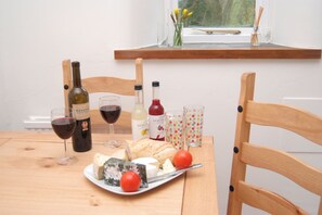 Dining - Self Catering Rural Farm Cottage + Heated Pool Cornwall  (Launceston)