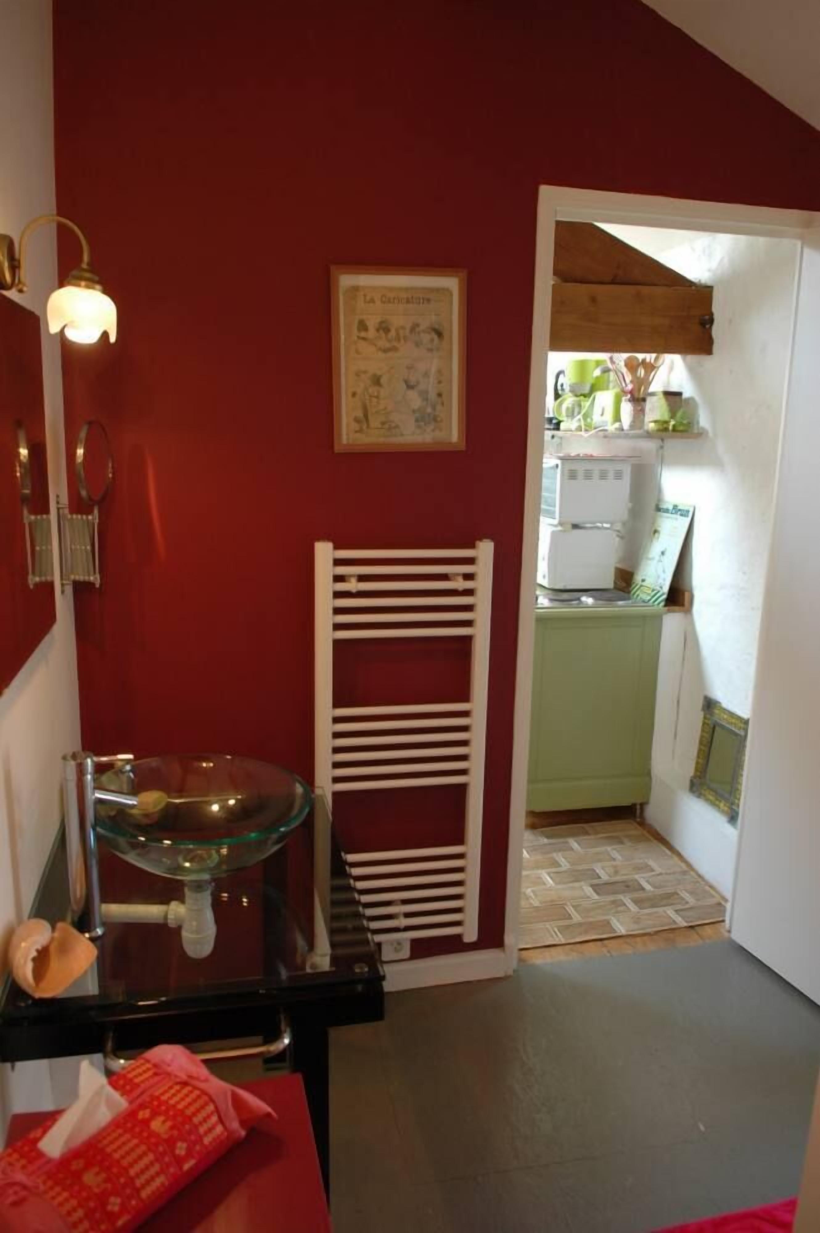La Ville Du Bois: Charming apartment 20 km from Paris