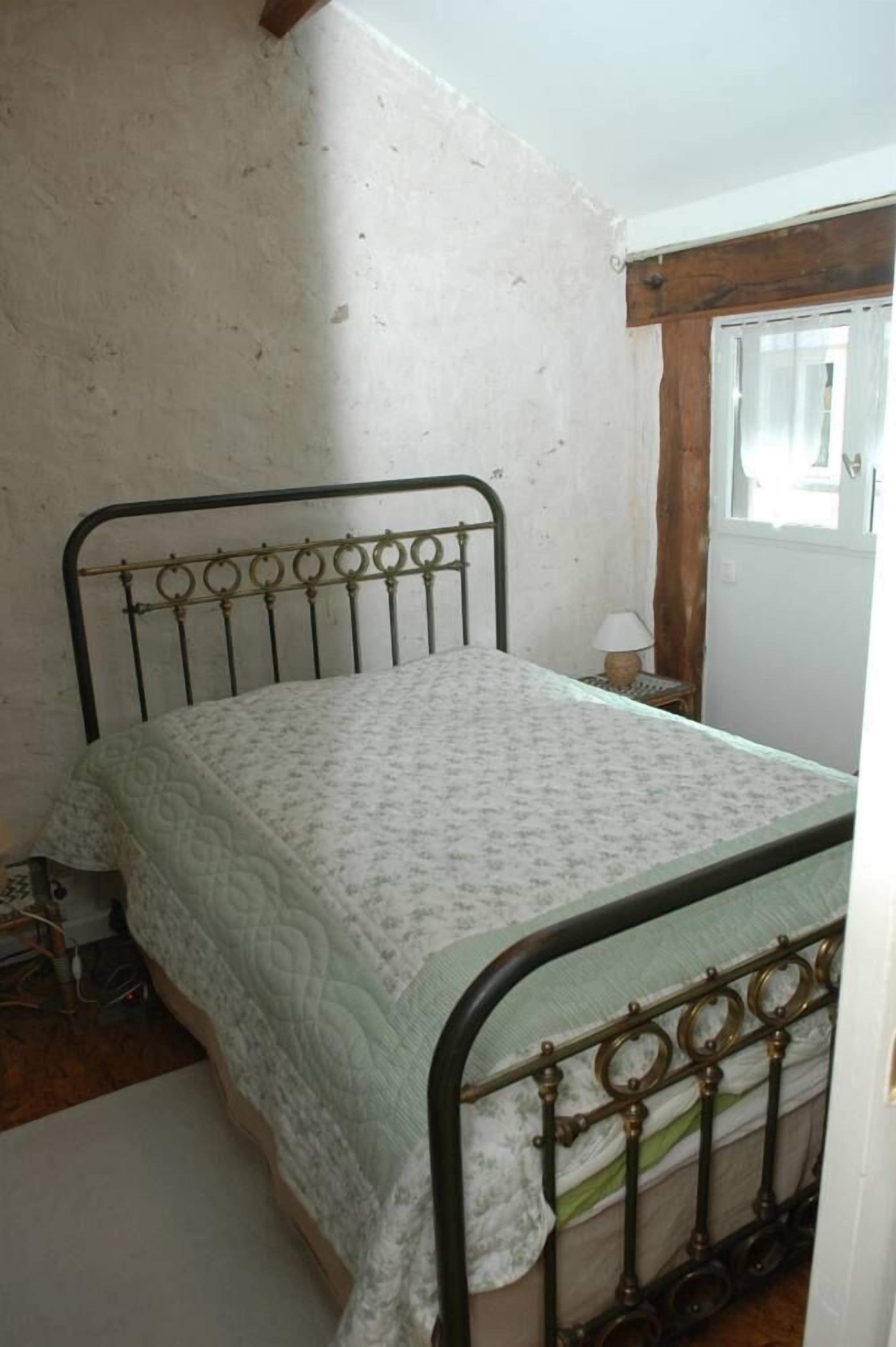 La Ville Du Bois: Charming apartment 20 km from Paris