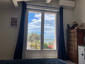 4 slaapkamers, een bureau, een strijkplank/strijkijzer, gratis wifi