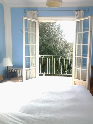 4 عدّة غرف نوم ومكواة/لوح كي وسرير سفر وواي فاي مجانًا