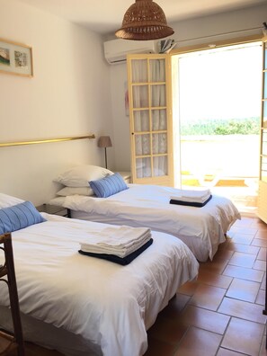 4 bedrooms, iron/ironing board, travel cot, free WiFi