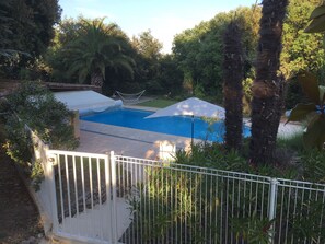 حمّام سباحة خارجي