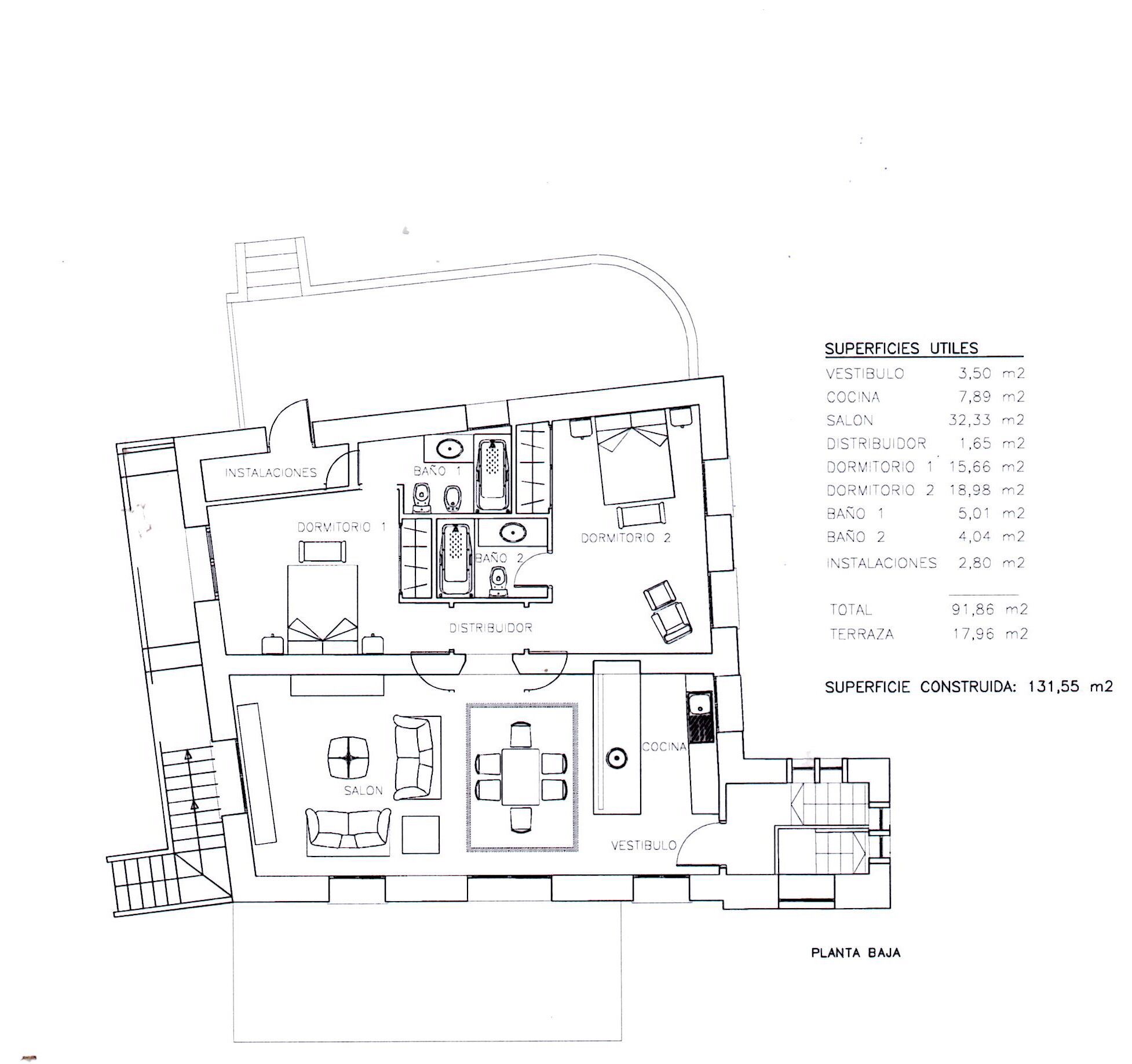 Un plan d’étage d’un hôtel comprenant deux chambres, une salle de bain, une cuisine, un coin repas et un salon.