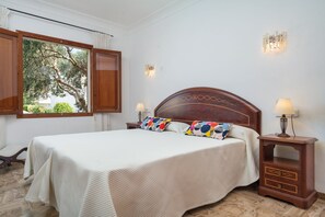 4 bedrooms, WiFi, bed sheets