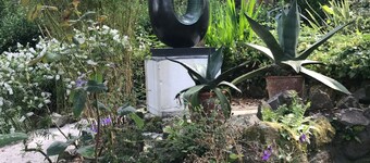 Fabulous holiday house with garden and nearby parking, close to town and beaches