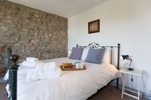 4 bedrooms, iron/ironing board, travel cot, free WiFi