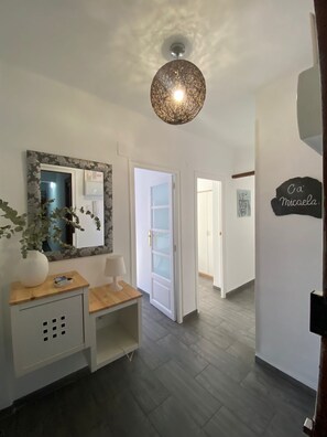 Interior - Apartment on the Beach Malvarrosa Cabañal, CA MICAELA- Wifi free, easy parking (València)