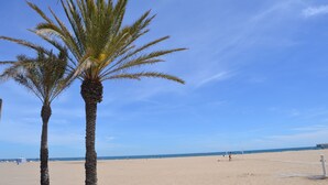 A beach with palm trees and a clear sky. - Apartment on the Beach Malvarrosa Cabañal, CA MICAELA- Wifi free, easy parking (València)