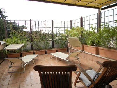 Janiculum near Trastevere Vatican nice studio well equipped with large terrace