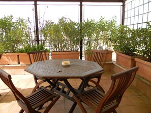 屋外ダイニングエリア