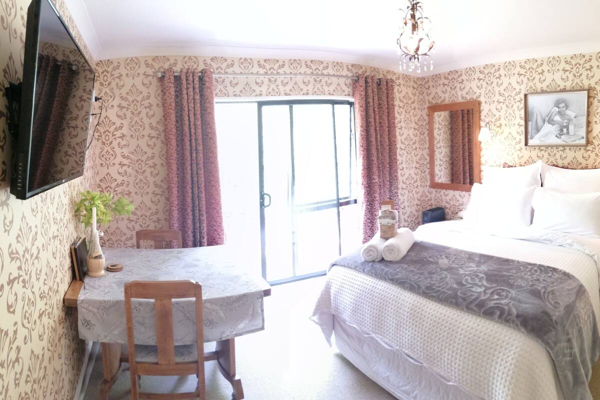 Familienhaus, 2 Schlafzimmer, Gartenblick | 2 Schlafzimmer, Pillowtop-Betten, individuell dekoriert