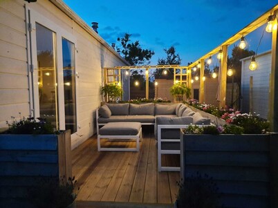 Beautiful and comfortably furnished chalet 400 meters from the beach of Petten.