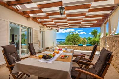 Sea View, Private Heated Pool, 5 minutes to Beach, Peaceful Nice Villa