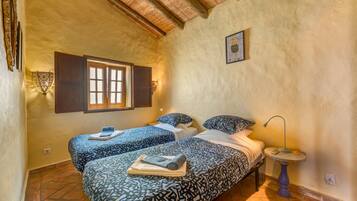 2 slaapkamers, een strijkplank/strijkijzer, wifi, beddengoed