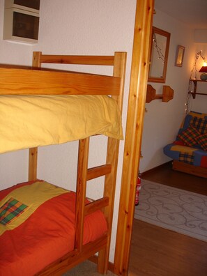 1 chambre, lit de bébé portatif