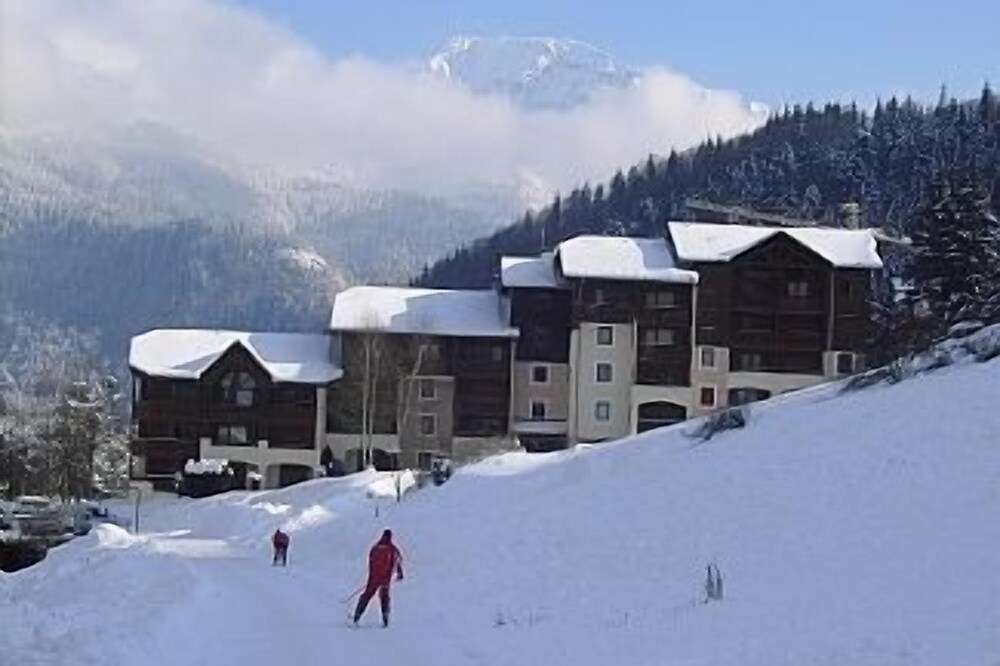 Family Friendly Apartment with Balcony and Stunning Mountain Views