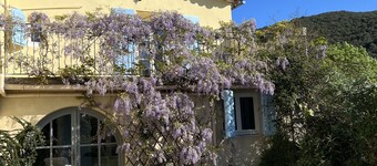 Large Holiday House - Pool, Air Con, High Speed WiFi & Mountain Views