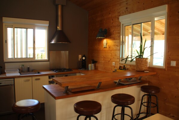 Fridge, microwave, oven, stovetop - Wooden house by the sea (Hourtin)