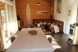 Smart TV, books - Wooden house by the sea (Hourtin)