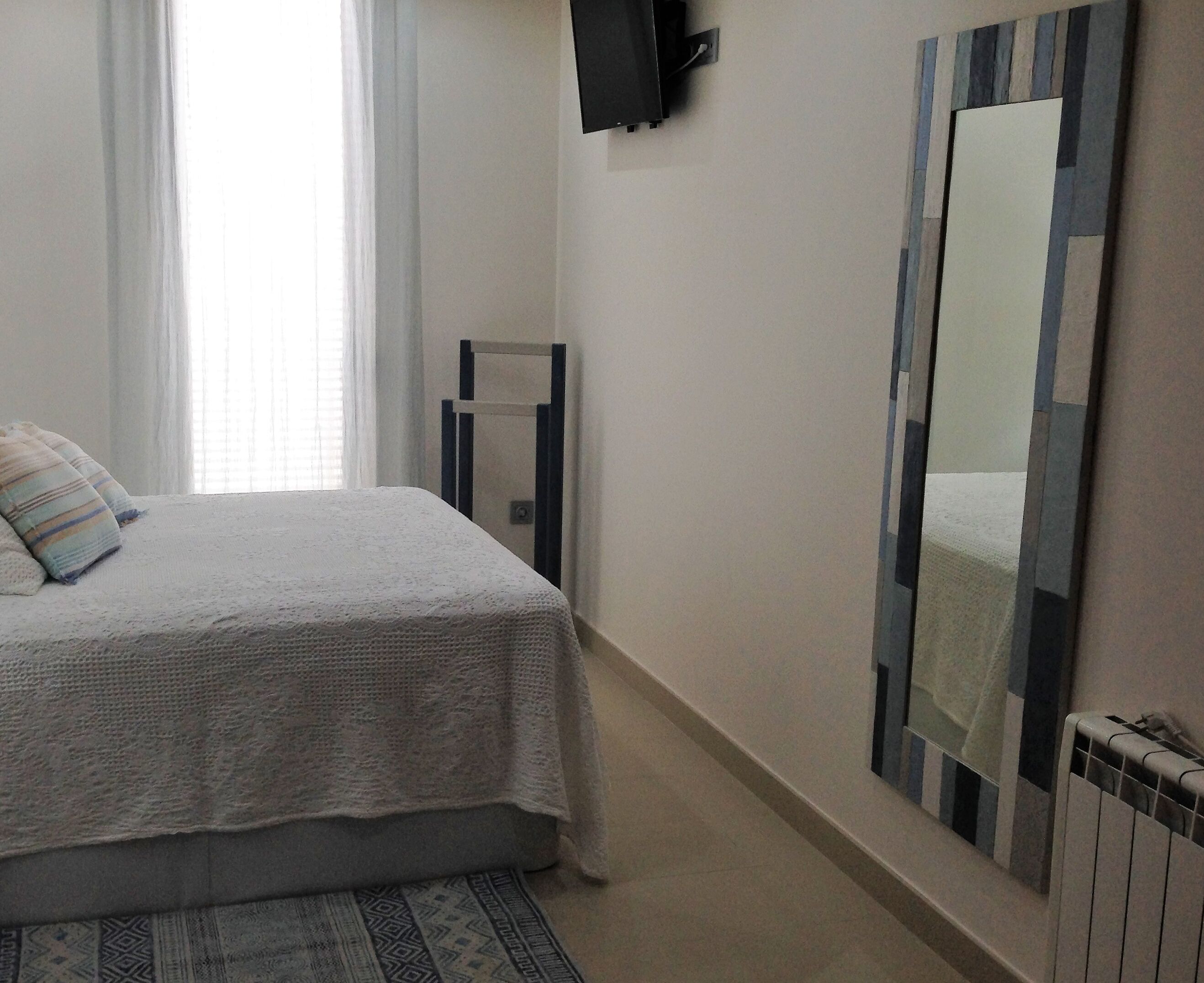 2 slaapkamers, een strijkplank/strijkijzer, reisbedje, gratis wifi