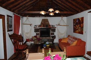 TV, fireplace - Escape to Anastasio Cottage, Rustic Charm in Villa de Mazo (Villa de Mazo)