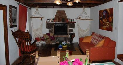 Escape to Anastasio Cottage, Rustic Charm in Villa de Mazo